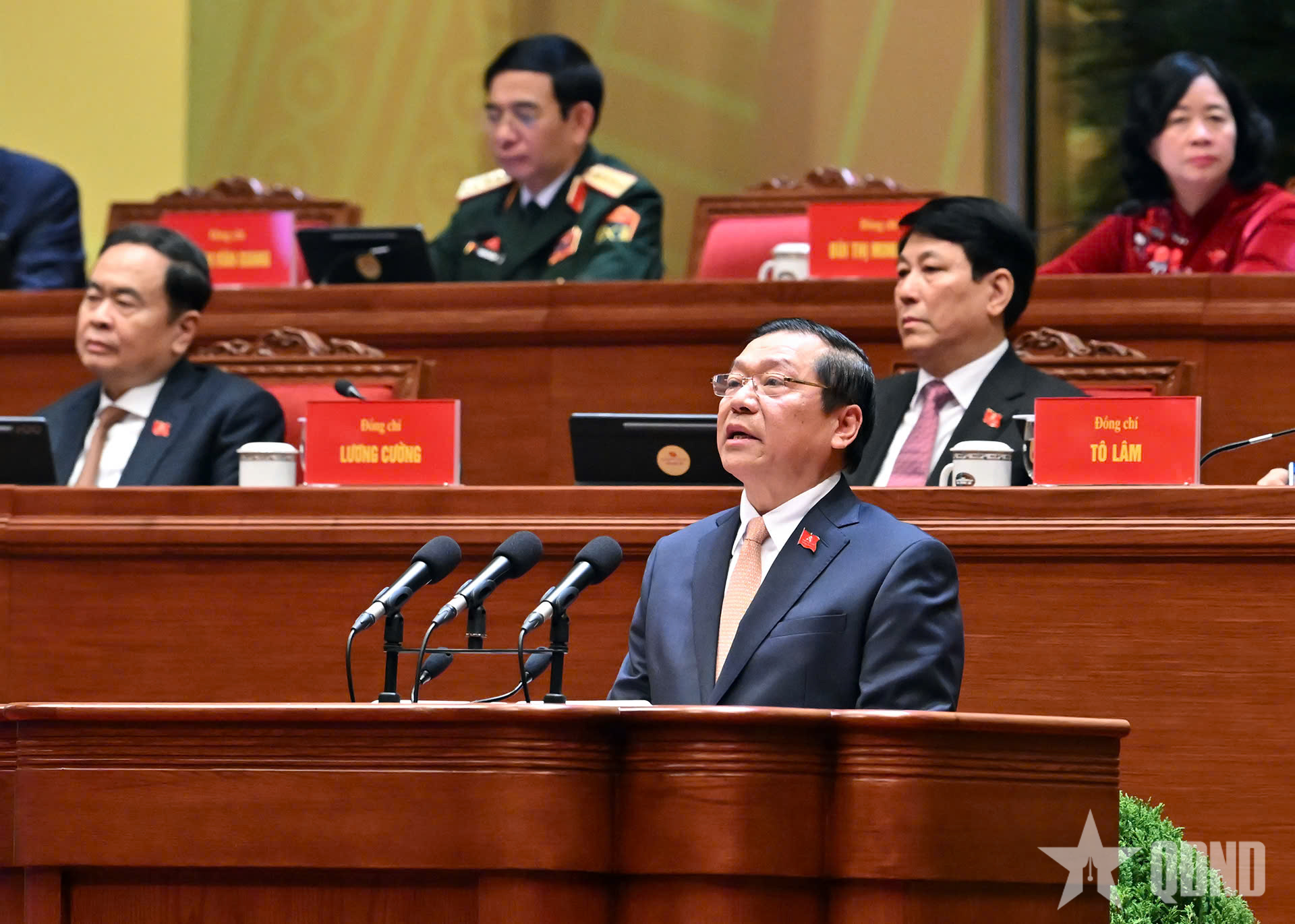 Kiến nghị Ban Chấp hành Trung ương ban hành Quy định công tác chính trị, tư tưởng của Đảng